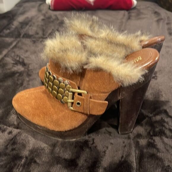 Michael Kors brown suede heels with so for lining and brass detail - Picture 2 of 5